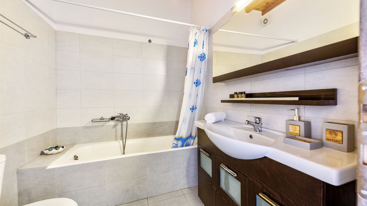 Photo of Bathroom in Ornos