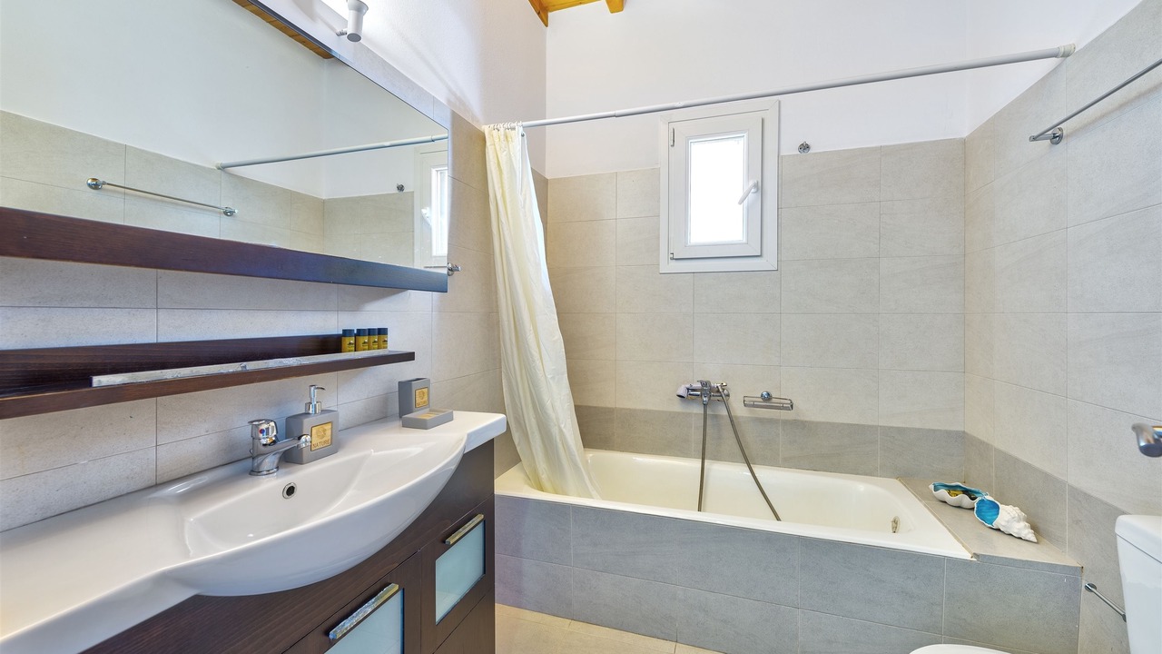 Photo of Bathroom in Ornos