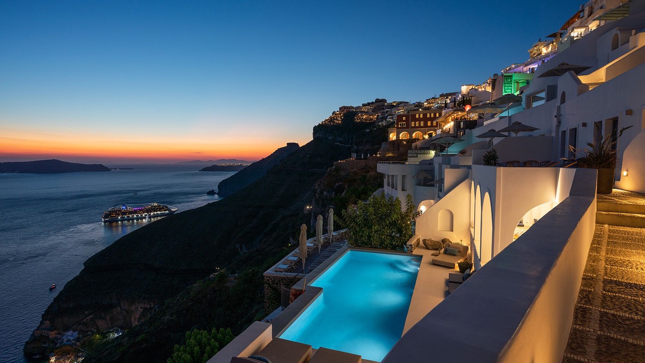Photo of Others in Fira