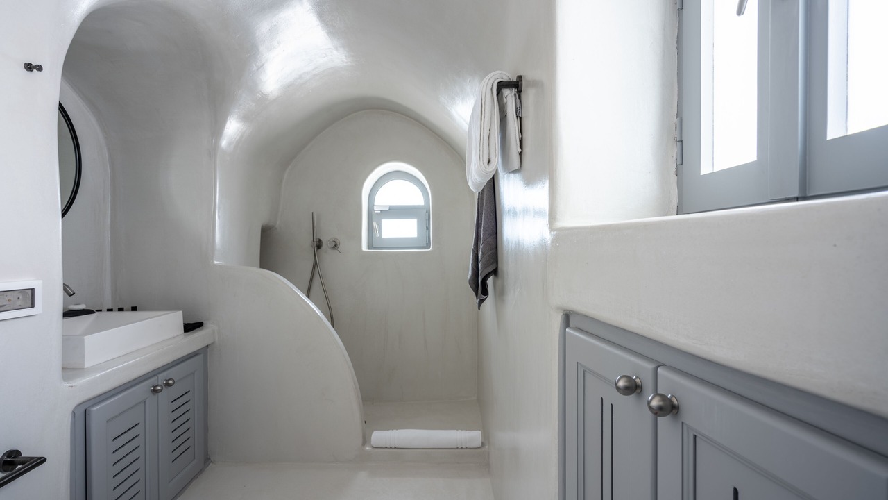 Photo of Bathroom in Fira