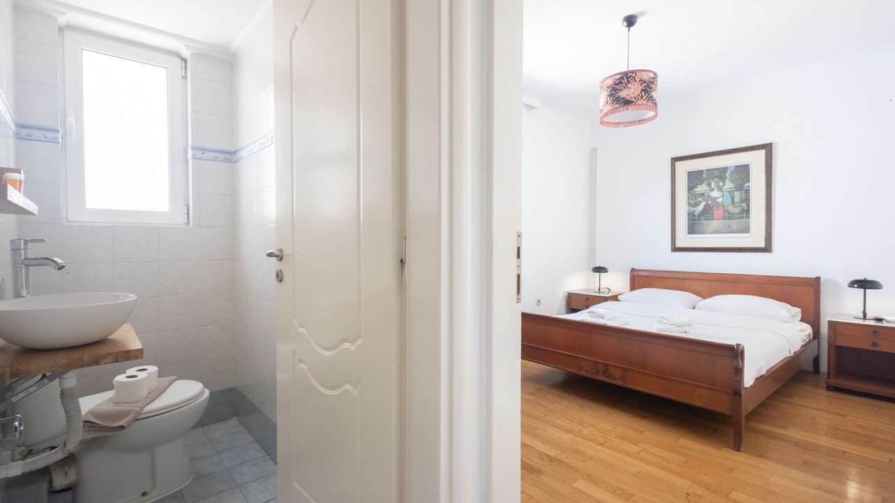 Photo of Bathroom in Alimos