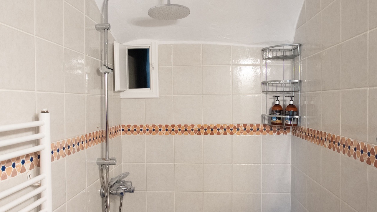 Photo of Bathroom in Kanalia