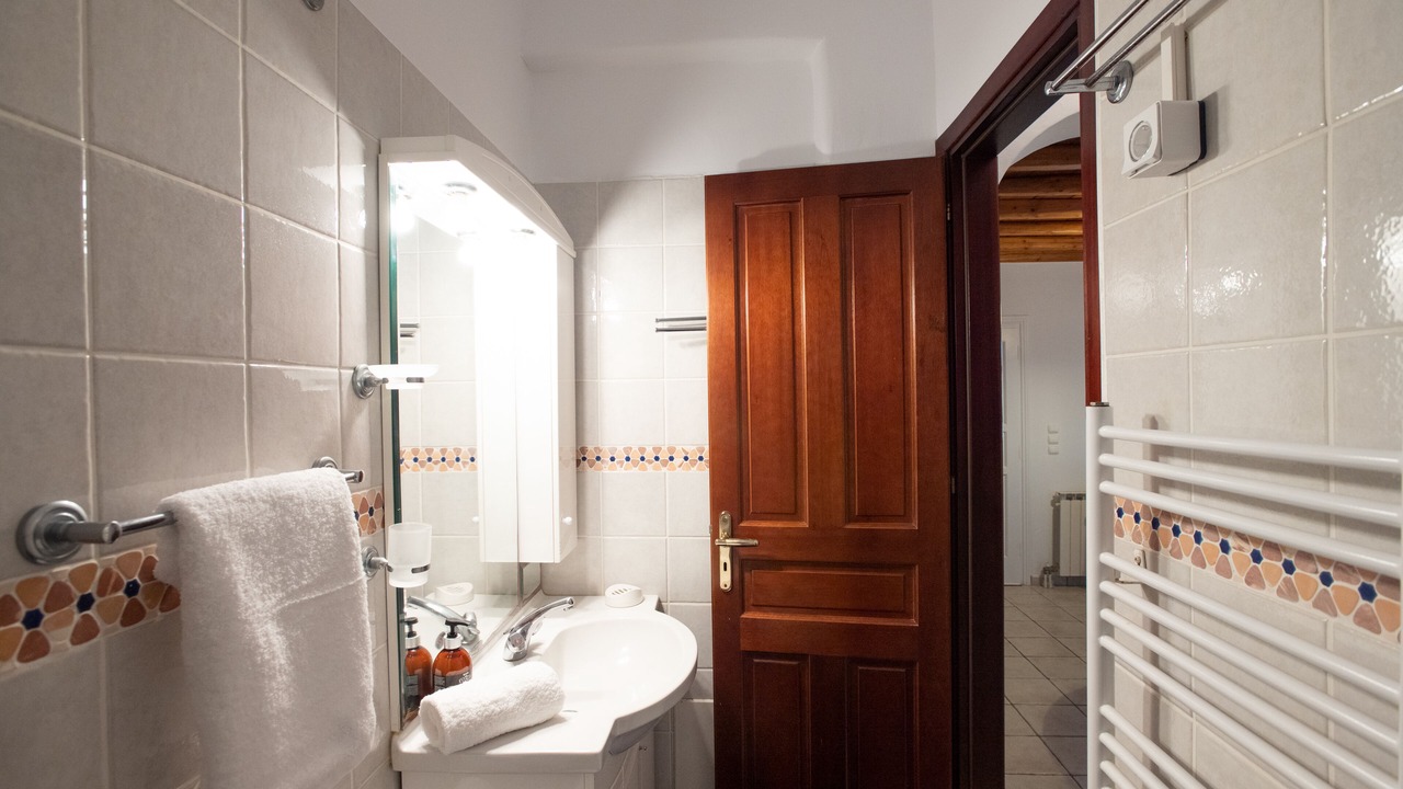 Photo of Bathroom in Kanalia