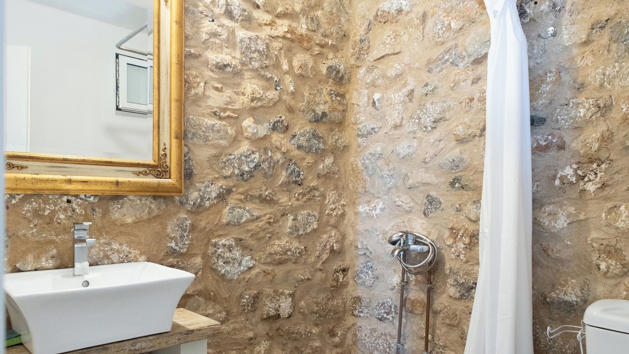 Photo of Bathroom in Diasella
