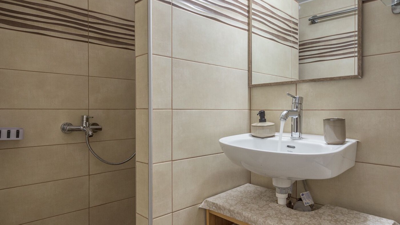 Photo of Bathroom in Tripiti