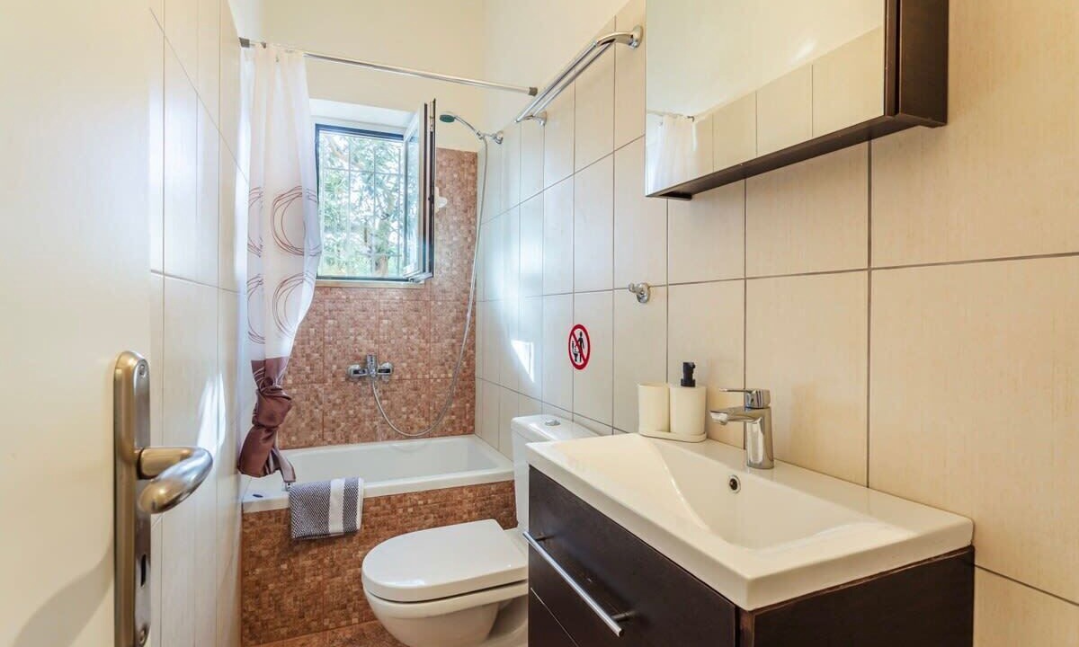 Photo of Bathroom in Lefktron