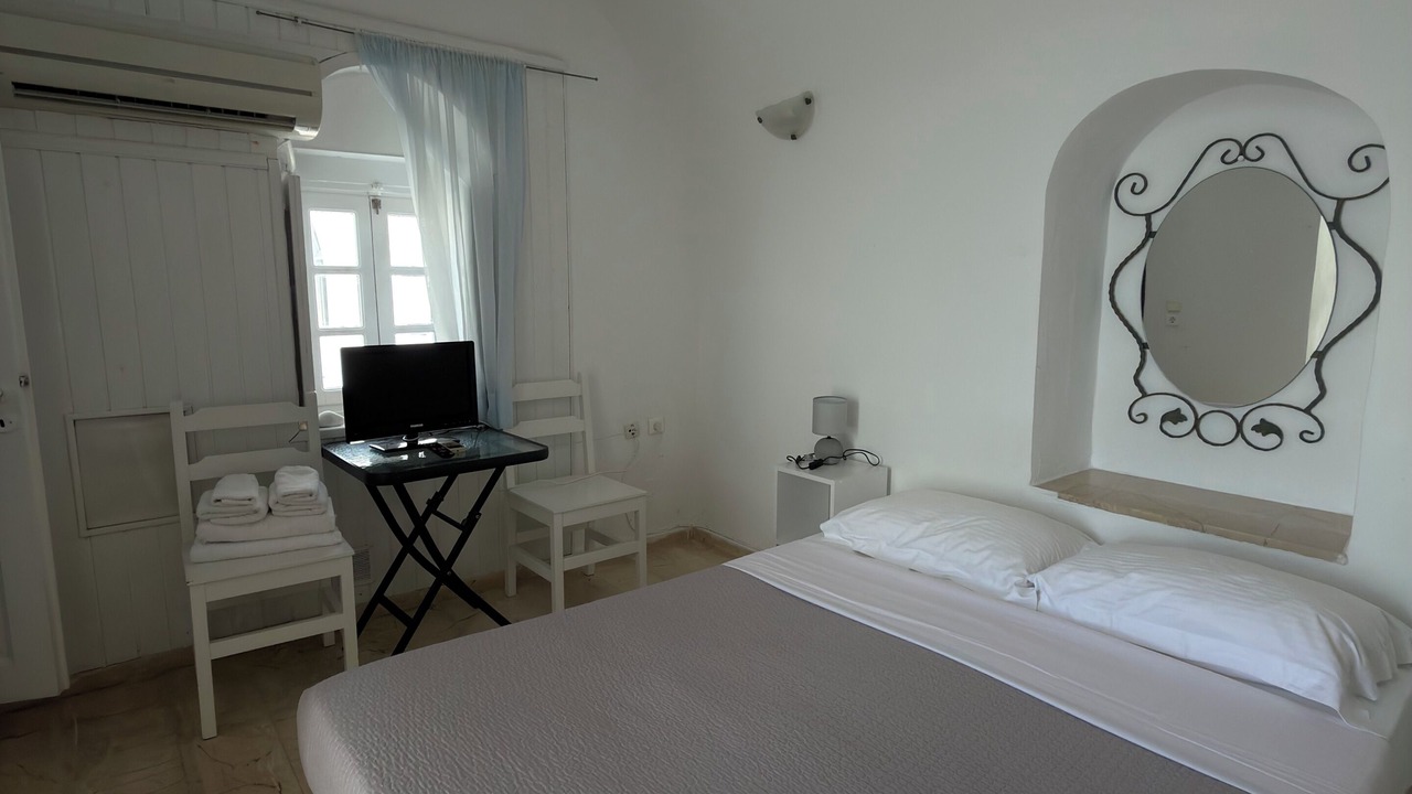 Photo of Bedroom in Firostefani