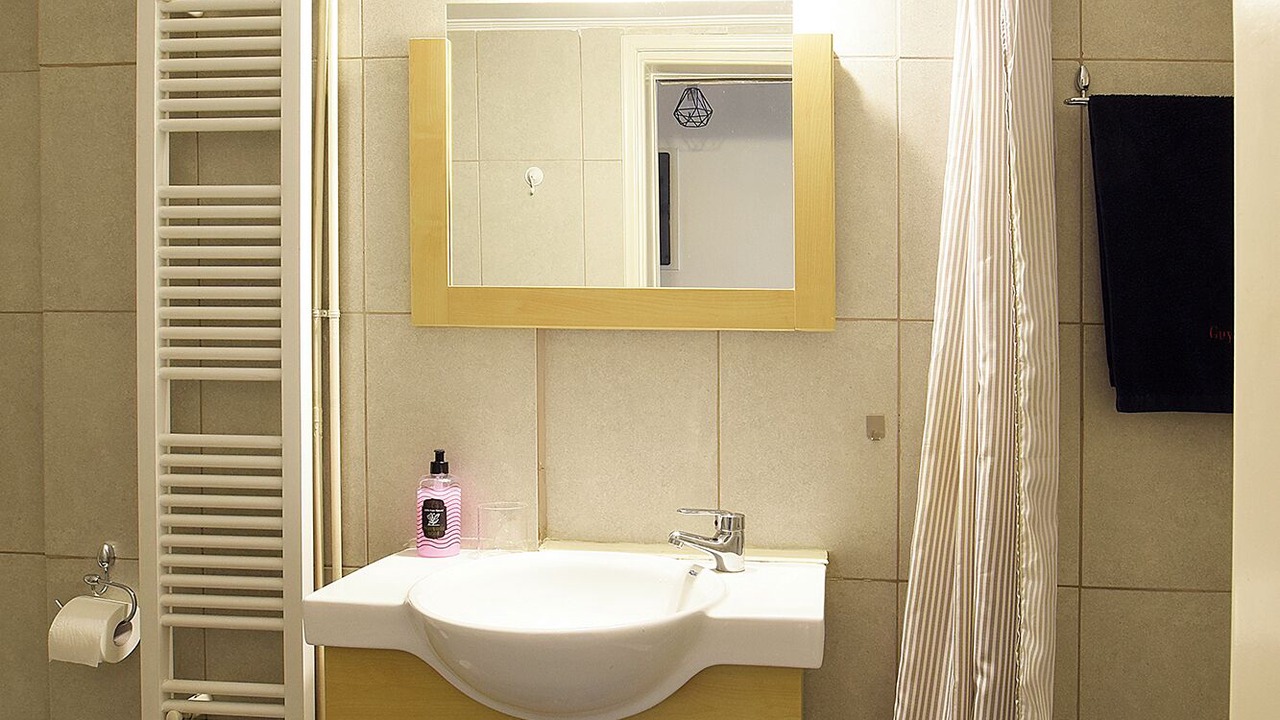 Photo of Bathroom in Aigaleo
