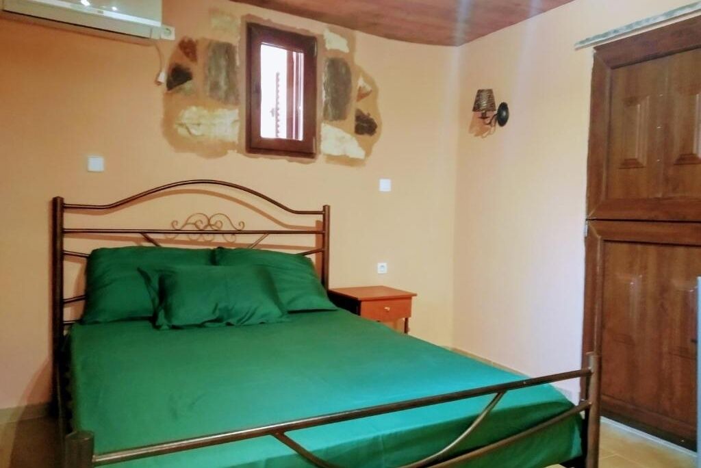 Photo of Bedroom in Omales
