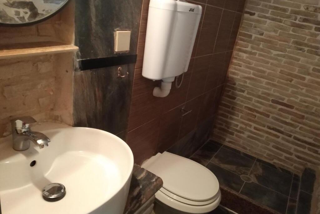 Photo of Bathroom in Omales