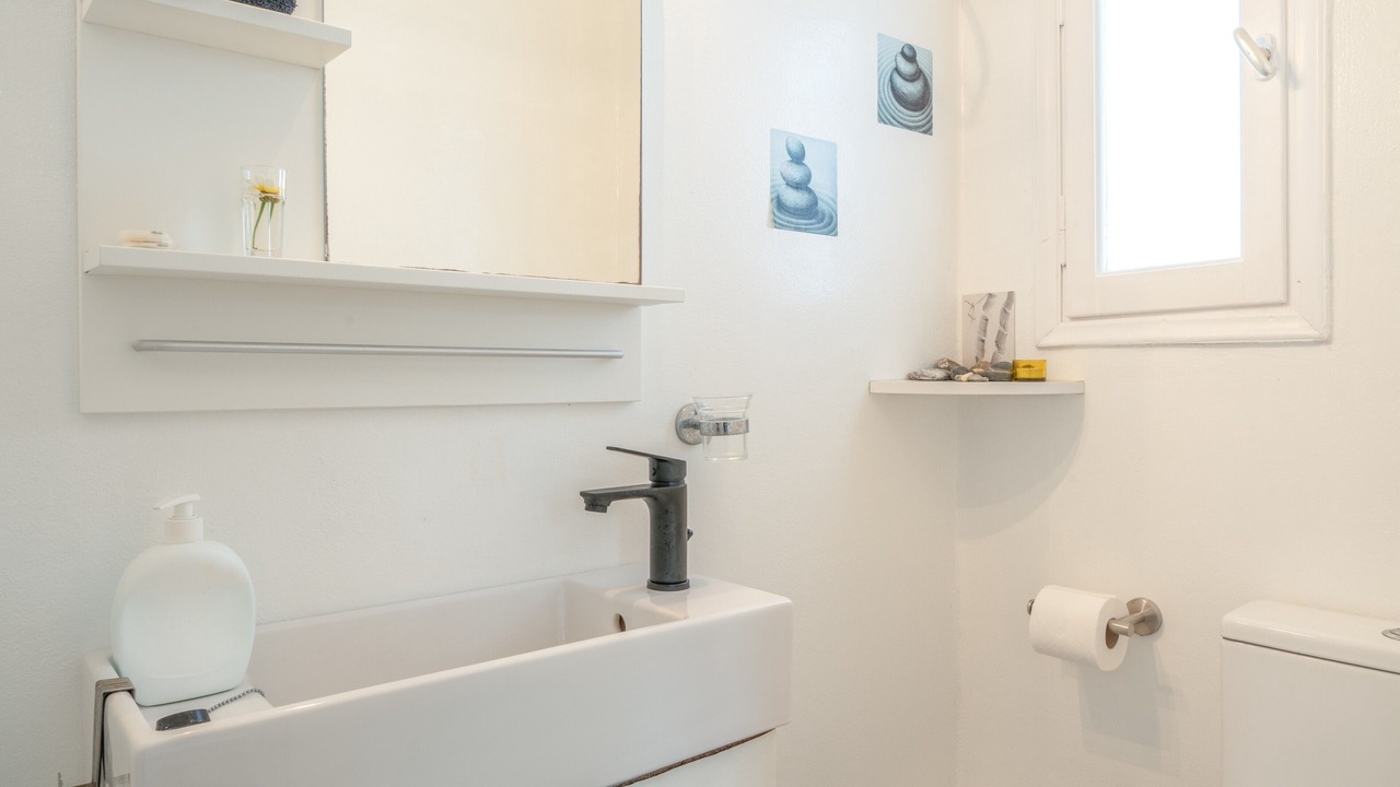 Photo of Bathroom in Katapola
