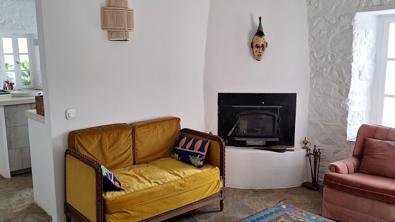 Photo of Livingroom in Idhra