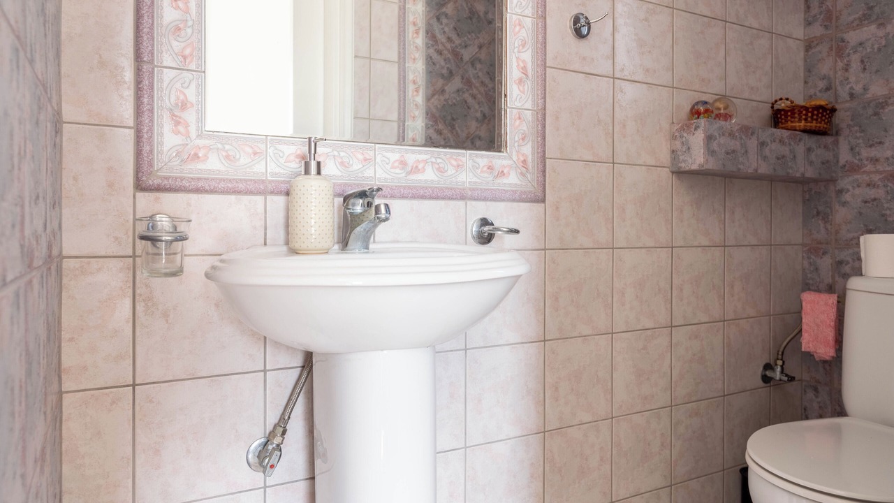 Photo of Bathroom in Assos-Lechaio