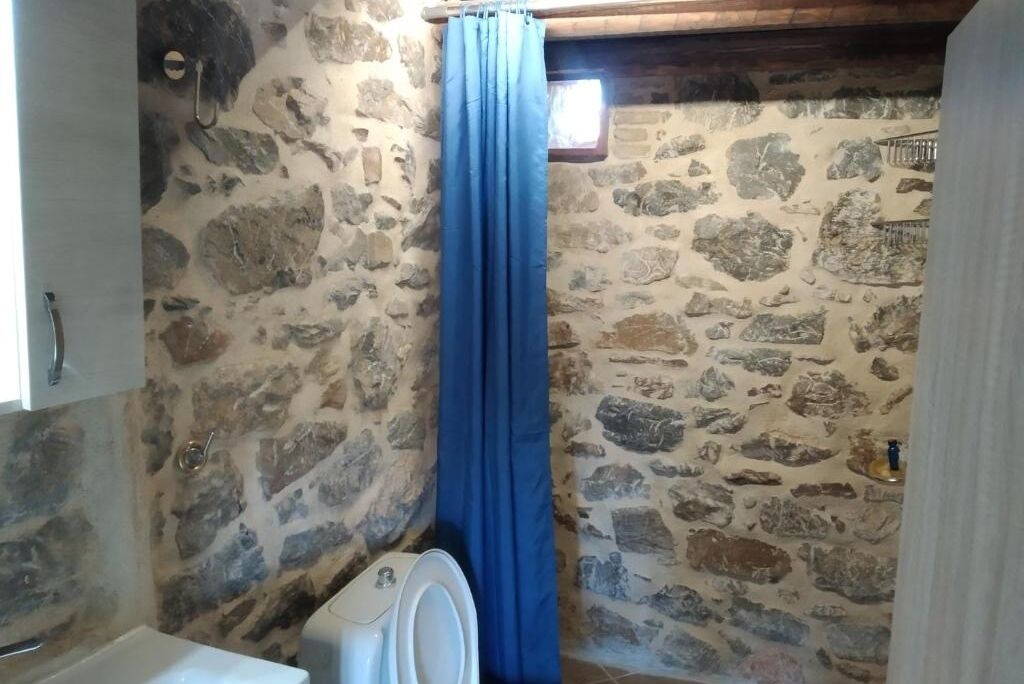 Photo of Bathroom in Omales