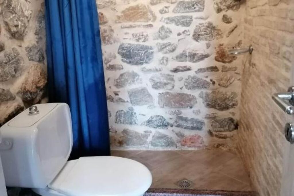 Photo of Bathroom in Omales