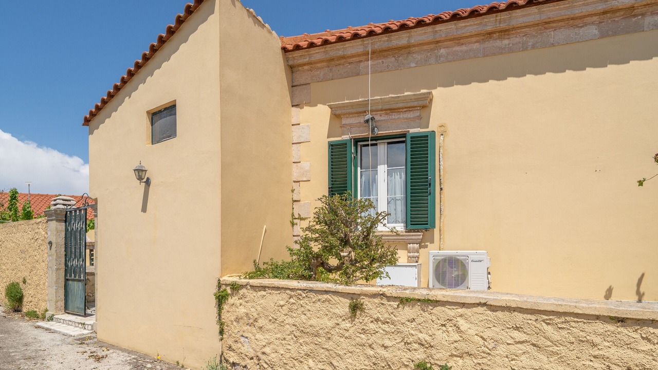 Photo of Outdoor in Parisata
