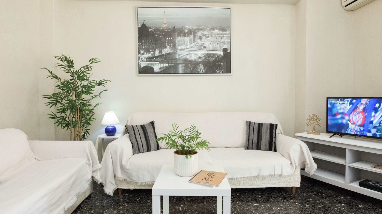 Photo of Livingroom in Keratsini-Drapetsona