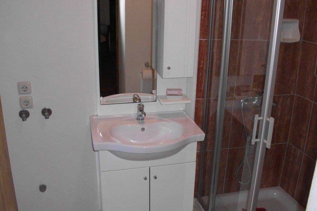 Photo of Bathroom in Glossa