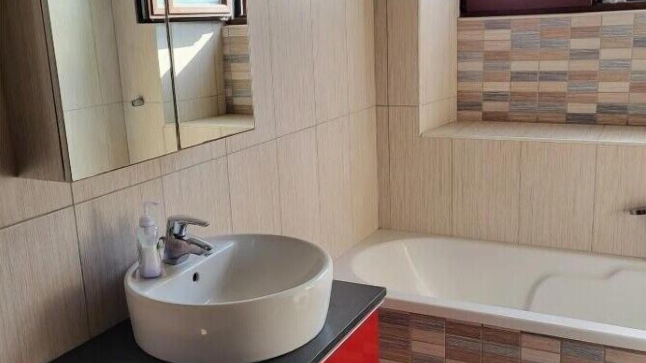 Photo of Bathroom in Alinda