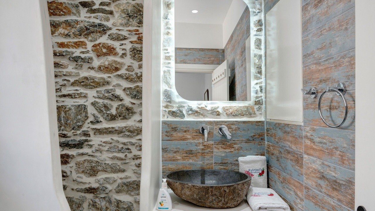 Photo of Bathroom in Amorgos Town