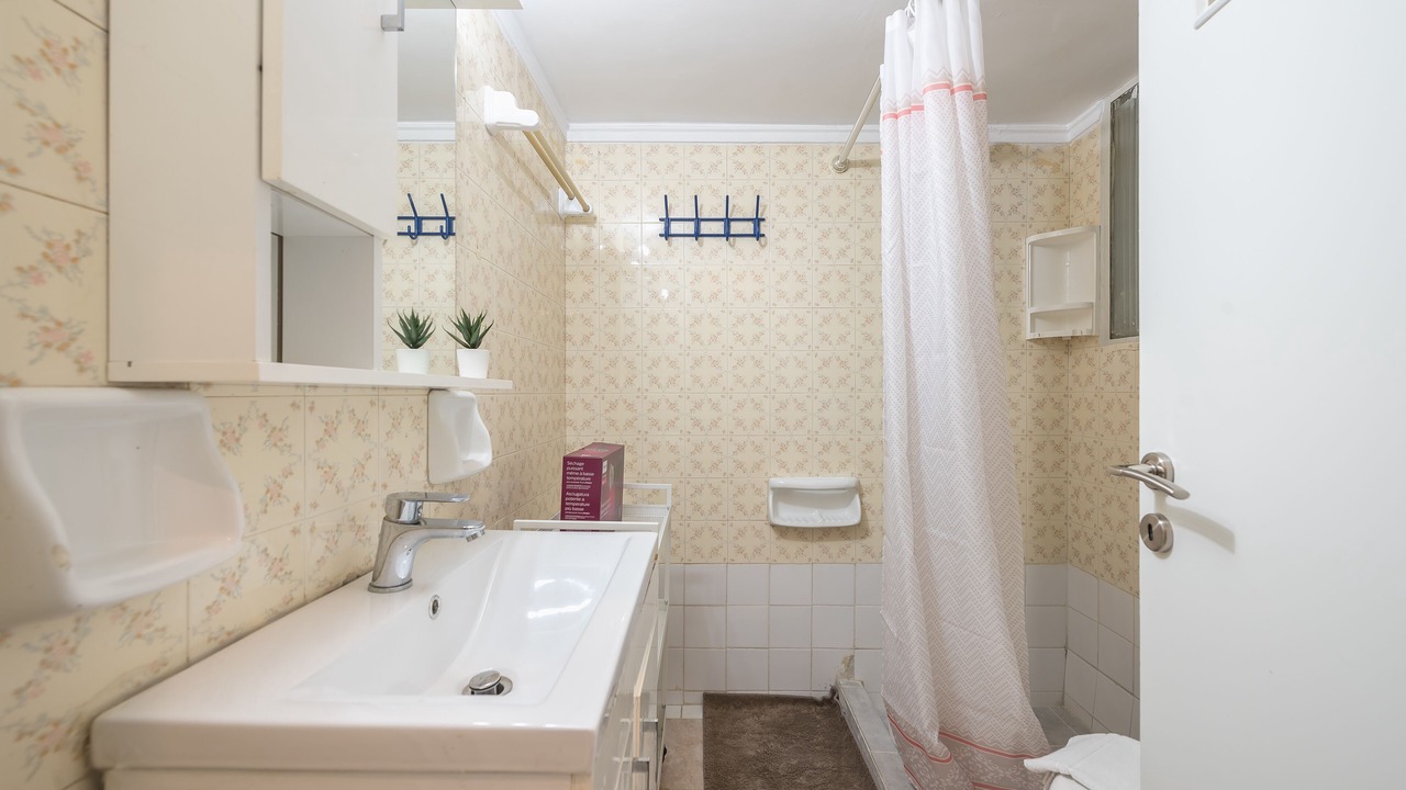 Photo of Bathroom in Metaxourgio
