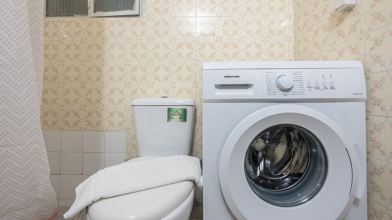 Photo of Bathroom in Metaxourgio