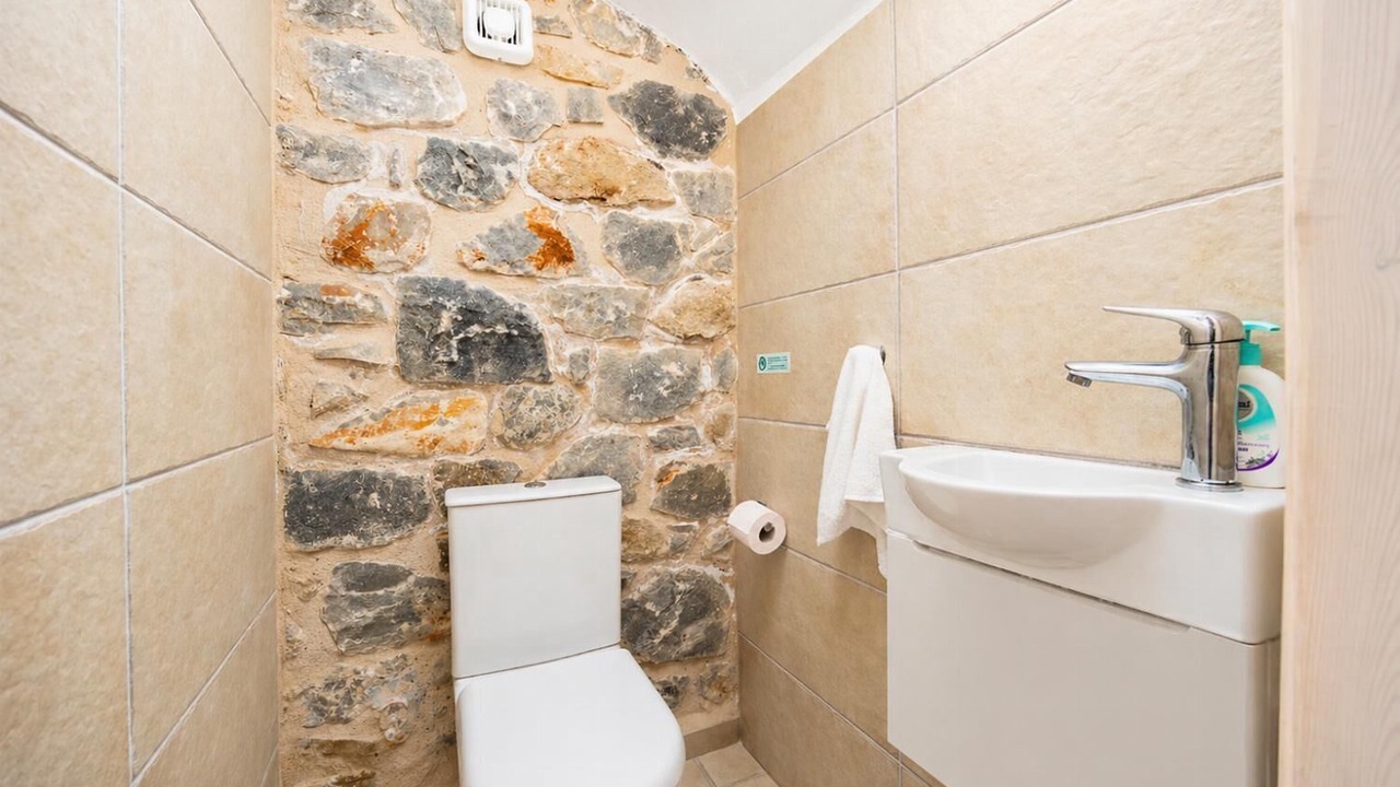Photo of Bathroom in Lefktron
