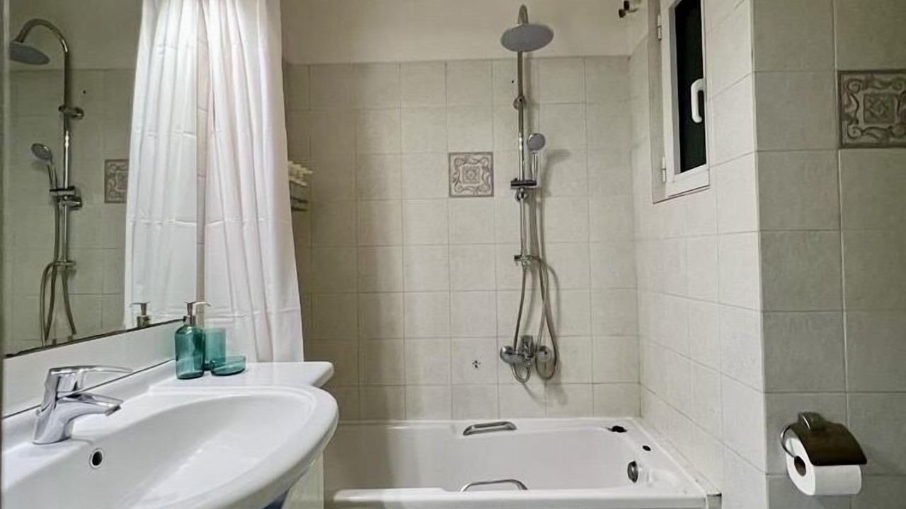 Photo of Bathroom in Makrigianni