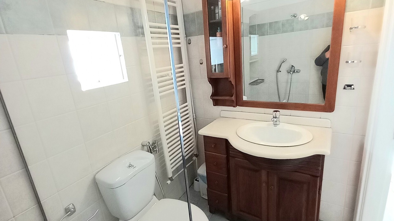 Photo of Bathroom in Glinado