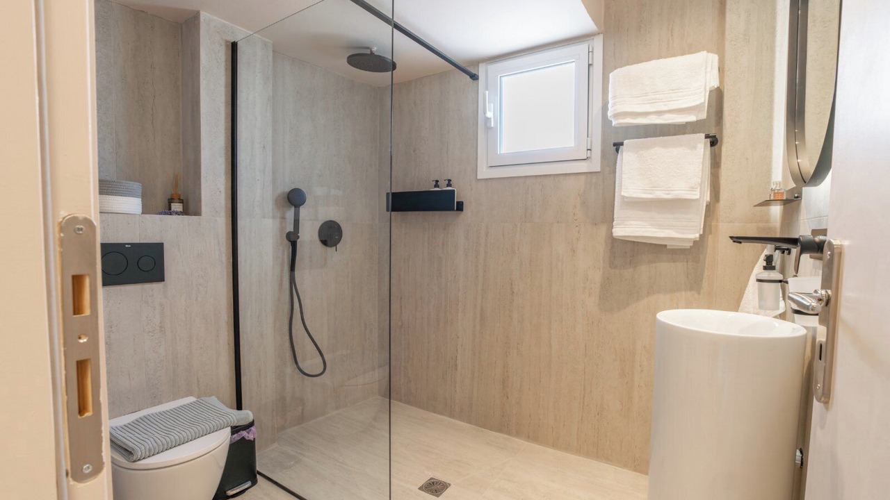 Photo of Bathroom in Imerovigli