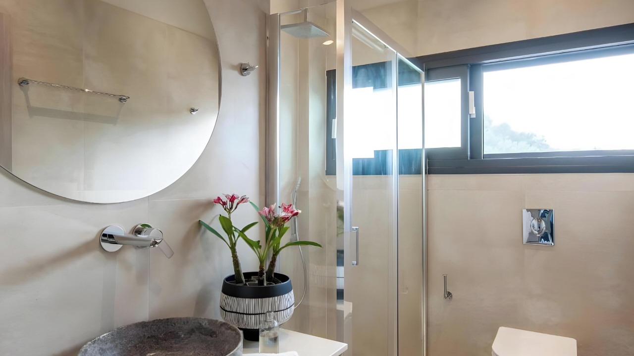 Photo of Bathroom in Troezen
