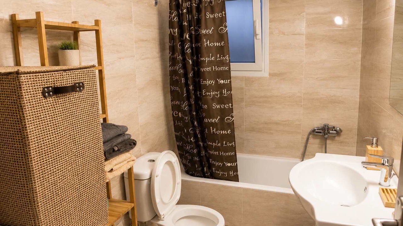 Photo of Bathroom in Alimos
