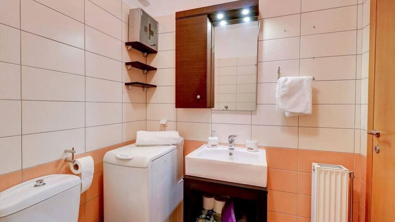 Photo of Bathroom in Alimos