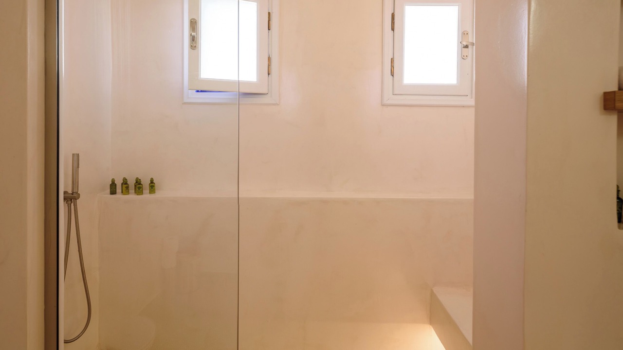 Photo of Bathroom in Fira