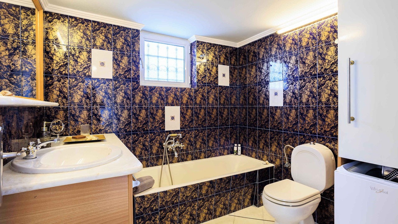 Photo of Bathroom in Katakali