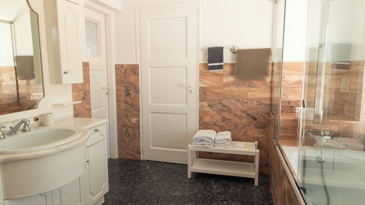 Photo of Bathroom in Tourlos
