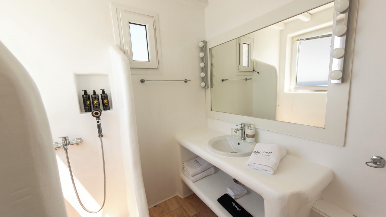Photo of Bathroom in Tourlos