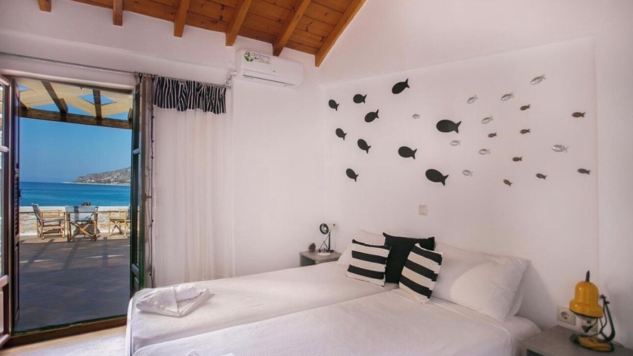 Photo of Bedroom in Neon Oitylo