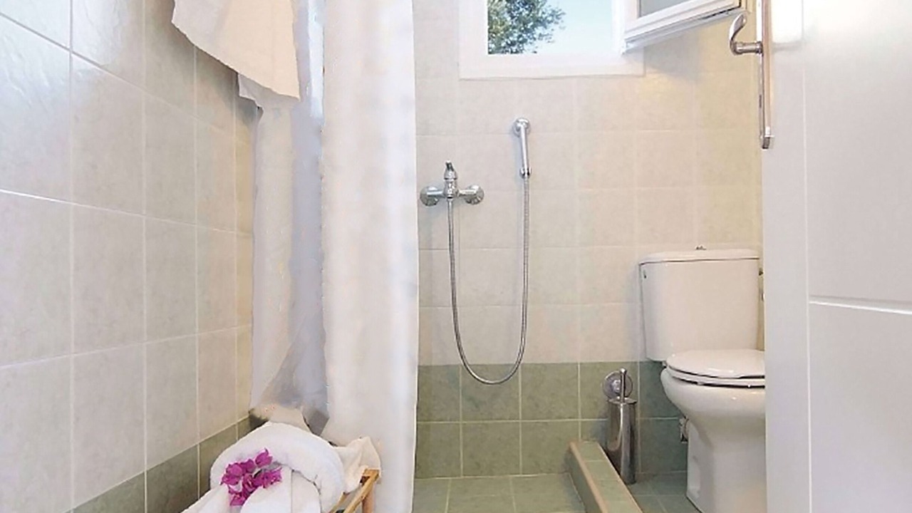 Photo of Bathroom in Kerveli