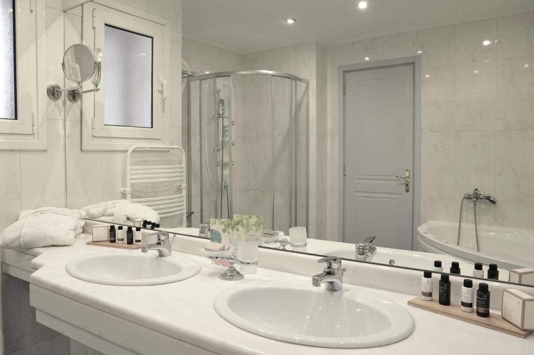 Photo of Bathroom in Neos Kosmos