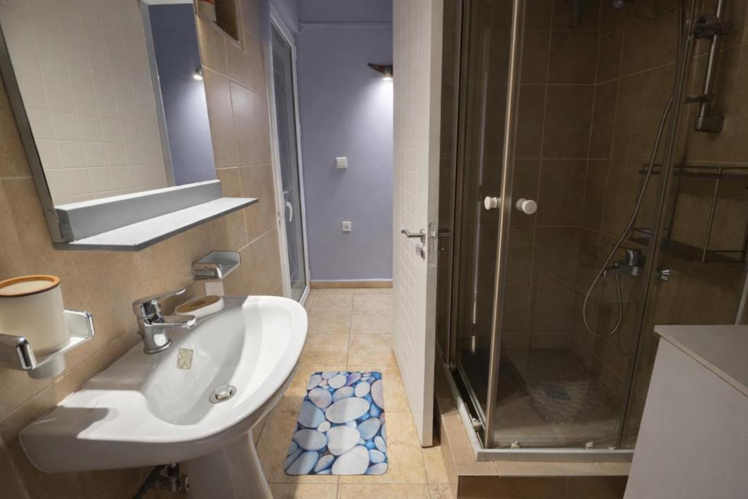 Photo of Bathroom in Nikaia-Agios Ioannis Rentis