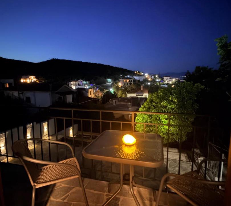 Photo of Patio Balcony in Pella Region