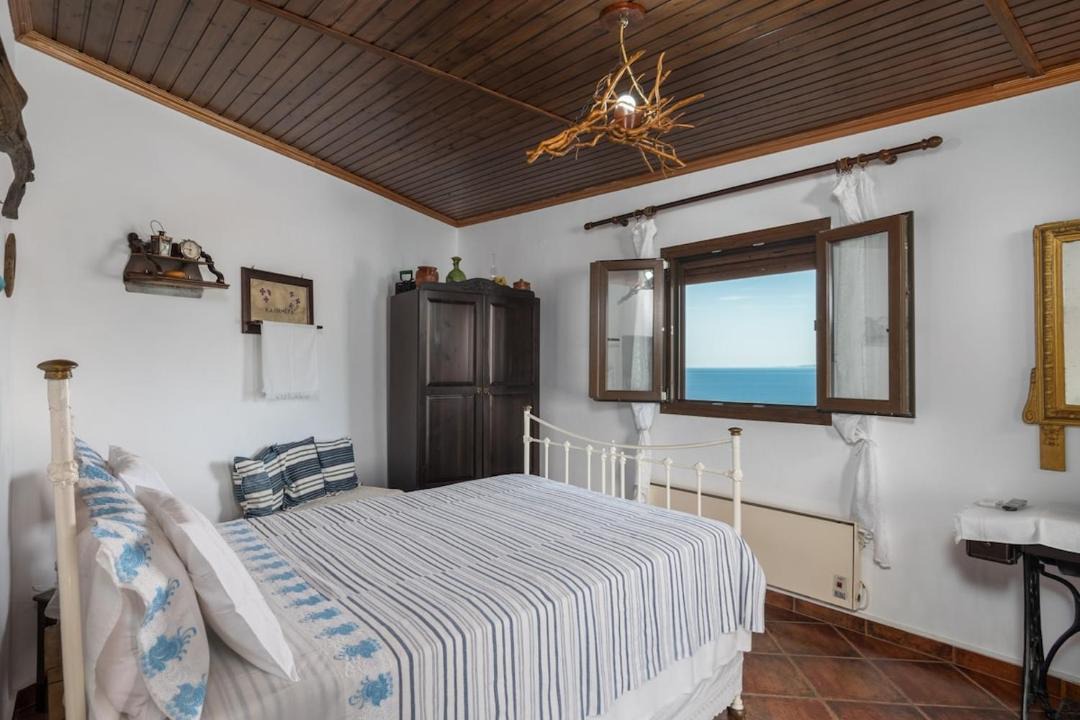 Photo of Bedroom in Milos