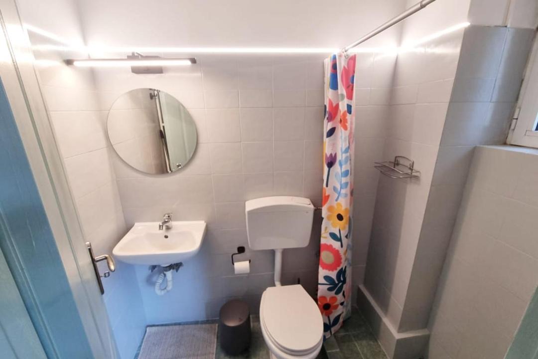 Photo of Bathroom in Aigaleo