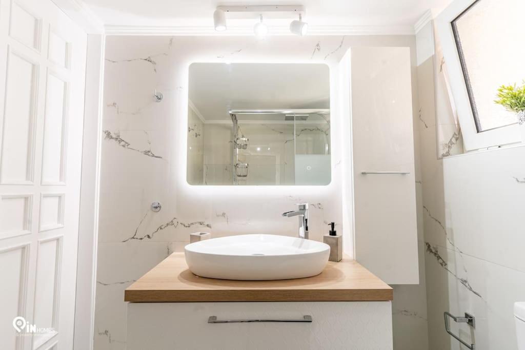 Photo of Bathroom in Aigaleo