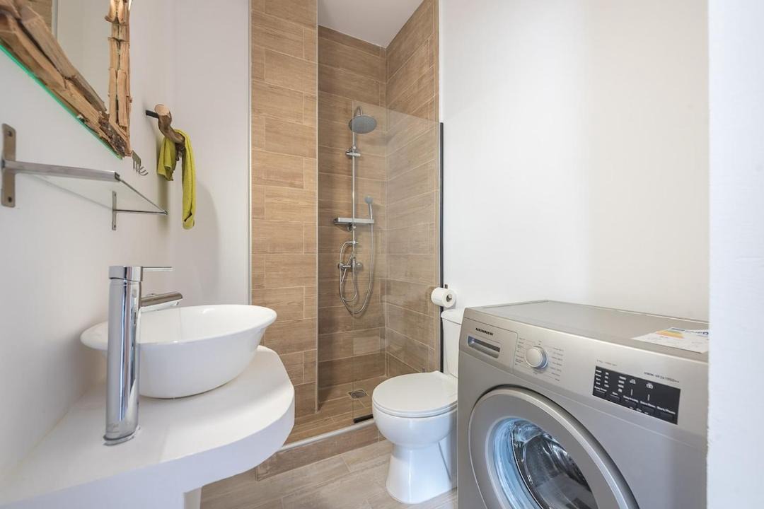 Photo of Bathroom in Aigaleo