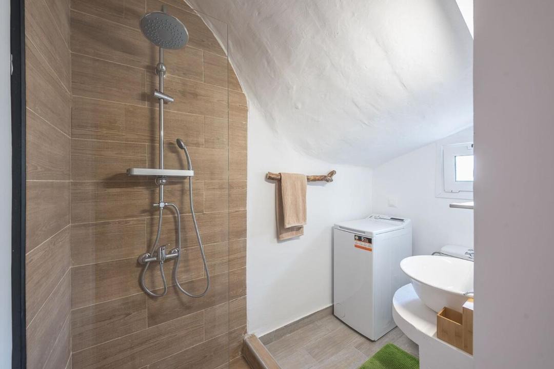 Photo of Bathroom in Aigaleo