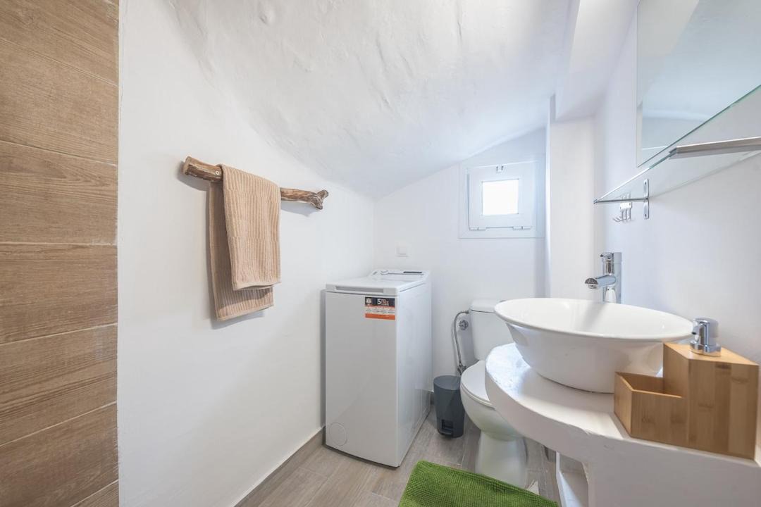 Photo of Bathroom in Aigaleo