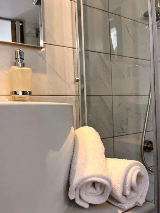 Photo of Bathroom in Aigaleo