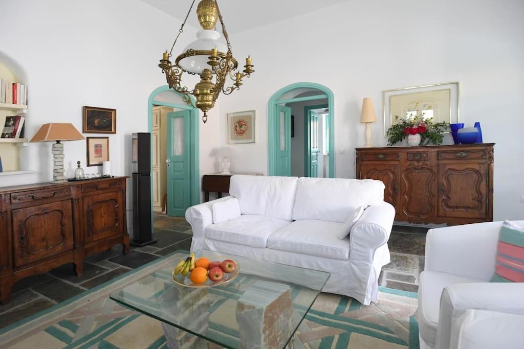 Photo of Livingroom in Exomvourgo